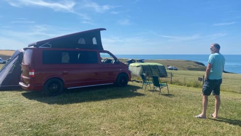Red Dragon – 4 berth Volkswagen campervan from 2014