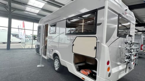 5 berth immaculate Ford Roller Team 747 Automatic new to hire October 2023