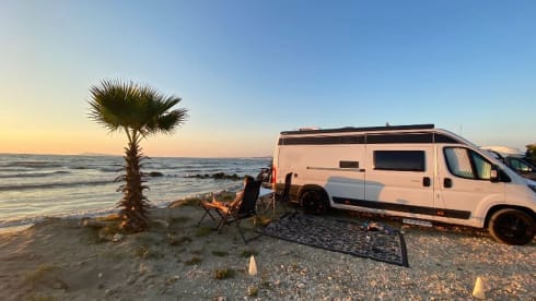Beautiful, fine 2-person Fiat bus Camper from 2018