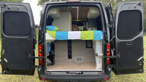 Houseonwheels 2 – Renault master buscamper jan 26 100 KM douche/ toilet ruimte standkachel.