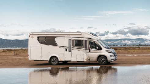 Carado T448 Automaat – Automatic - Fully equipped - Very luxurious camper length beds - Modern