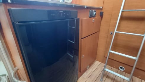 Very neat 6m camper for 3 people. Compact yet spacious!