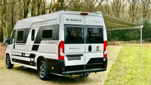 Beautiful Fiat 2-person Adria camper