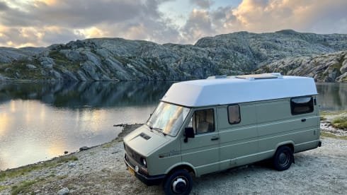 Jacky – Hip and fully equipped camper bus!