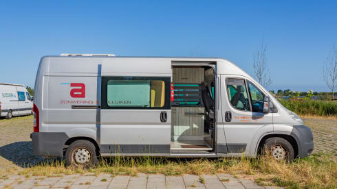 De vrijbuiter – 2p Peugeot camper van L 3/H2 from 2012