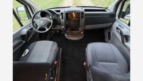 2p Volkswagen campervan uit 2013