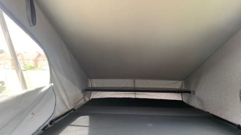 VW T5 campervan 4 berth/6 seats
