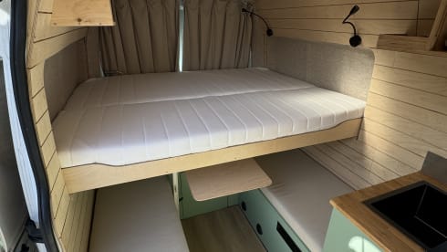 WoodenCabin on Wheels – 3p Renault campervan uit 2025 