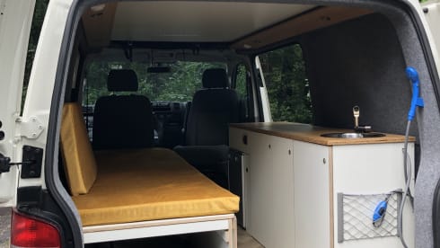 Surfbus Kees  – 4p Volkswagen campervan uit 2012