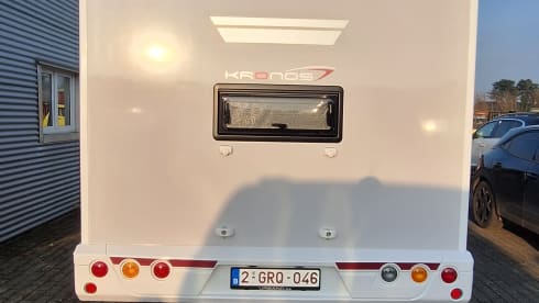 Spacious 4p camper RollerTeam Performance Plus 247 TL Ford