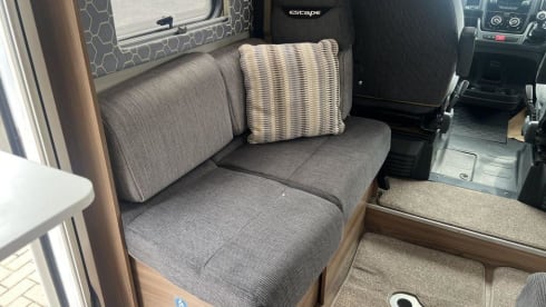 Robyn – Robyn - 6 Berth Luxury Motorhome