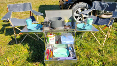 4x4 Mitsubishi Pajero with large roof tent