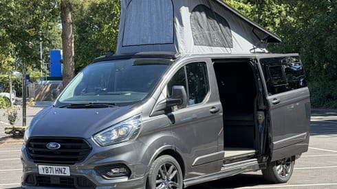 Midnight – Luxury Ford Transit Custom Pop-Top Camper | 4 Berth | Automatic