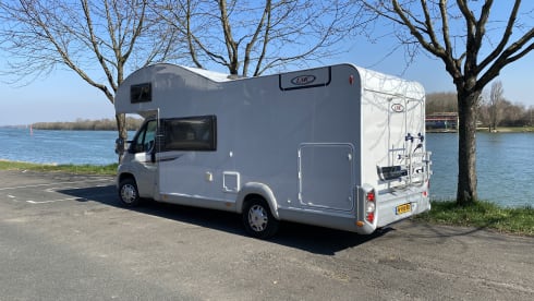 Roadtripper – Nice, very complete family camper with many extras
