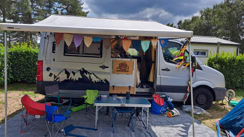 Donna – Adventurous 2p (+2 in tent) Volkswagen bus from 2015