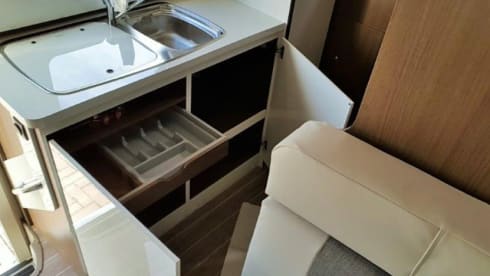 CAMPER MANSARDATO 6 POSTI