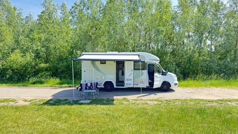 TRAVELKEES De Ruimste camper op de markt nu nieuw in de verhuur!  – Nieuw in de verhuur! Chauson 640 titanium premium nagenoeg nieuw! 
