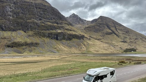 4p Chausson met queensbed en hefbed