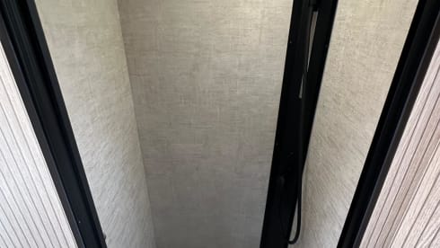 Nr. 15 – Wohnmobil für bis zu 4 Personen als Automatik und Einzelbetten