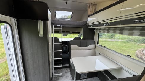 Rollerteam Zefiro 675 Auto, 5 Berth Family Motorhome