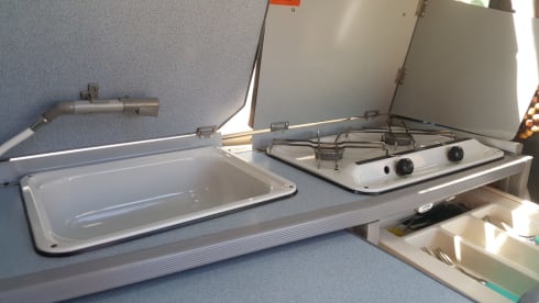 T4 Caravelle – Complete and compact Volkswagen T4 camper with 4 berths