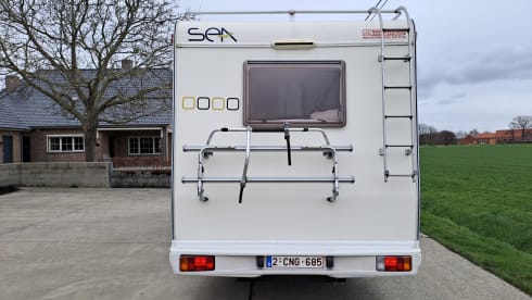 Ons Suzy – 6p Elnagh alcove family camper