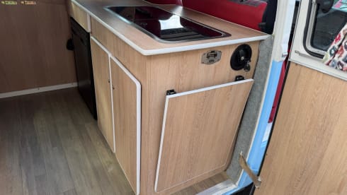 2p Volkswagen campervan uit 1994