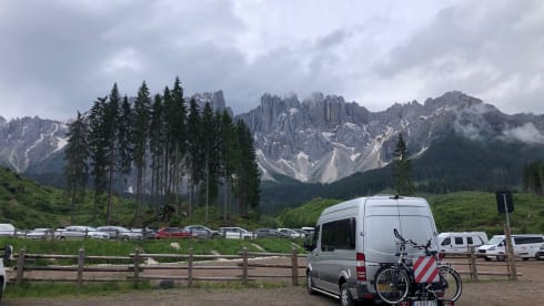 Mercy – Mercedes camper van for 3 persons