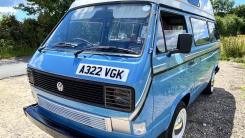 Retro Rentals Henley – 1984 Retro Volkswagen T25 - Little Betty Blue. (Newly Restored)