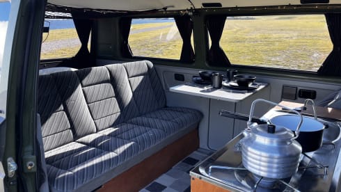 Veteraan / Opa – 2-seater Volkswagen campervan from 1985