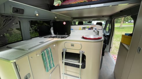 Ford Nugget pop-up roof camper