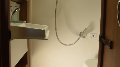 Acer – Delux Campervan with toilet/shower. Sleeps 4 travels 4