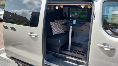 Camper Dethleffs per 4 persone, modello 2021