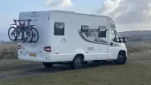 Edge 464 - VJV – 4-Berth Motorhome | Unlimited Miles | Pet Friendly | EU Travel Allowed