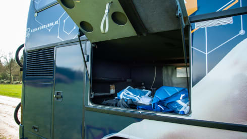 busavonturen – An 8-person touring car camper for your travel adventure