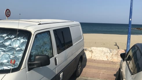Misty Miles – 2p Volkswagen campervan from 2001