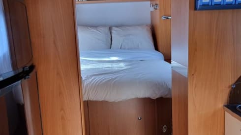 Happy Travels – Spacious luxury 4-pax camper