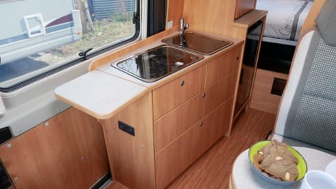 Gouden koets – An almost new Possl 2Win Plus camper from 2020, Euro6 and 141 hp
