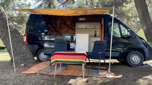 The Black Pearl – 2p Peugeot bus from 2017