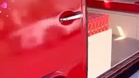 Ruby Tuesday  – Volkswagen Campervan mit 4 Schlafplätzen plus Rundzelt mit 4 Schlafplätzen 