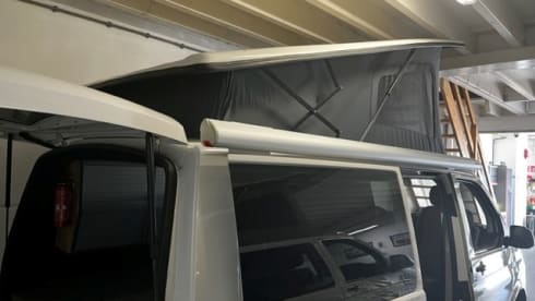 4p Volkswagen campervan uit 2017