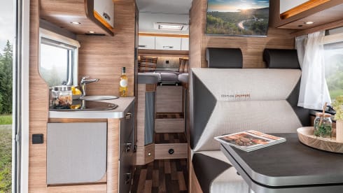 Weinsberg semi-integrated with 2 sleeping places