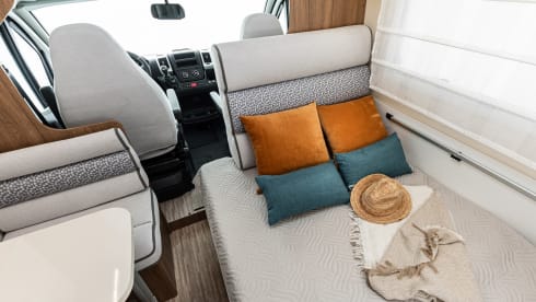 ITA CAMPER – New Overcab Camper - 6 Seats