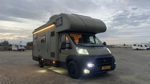 NU+ – 4p Adria Mobil alcove from 2012