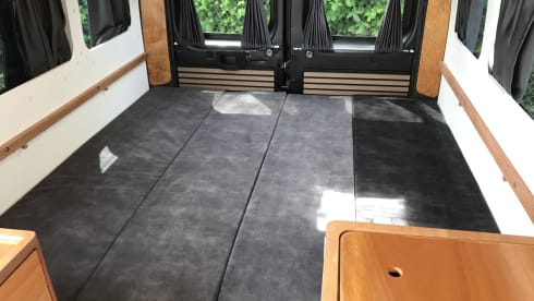 The Road Runner – 2p Citroën Jumper bus camper from 2016