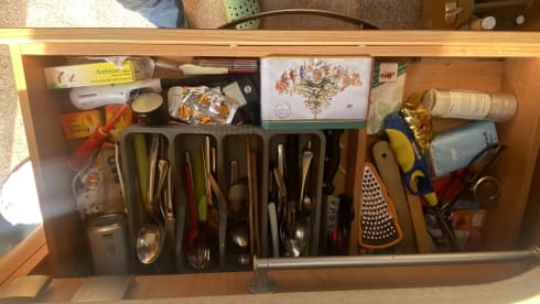 Aisholpan – Comfortabele Adria Vision met 4 slaapplaatsen voor reisplezier in alle weersomstandigheden.