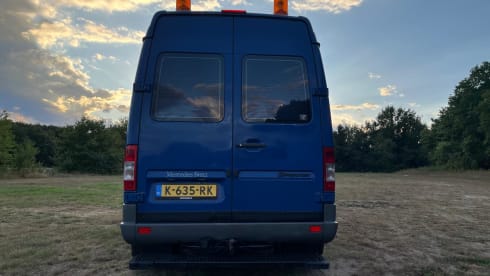 VanVentura – 2-person Mercedes-Benz bus from 2006