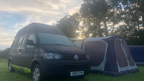 Rolo – T5 VW (2010), Black High Top (LWB)
