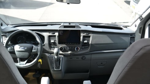 15 LMC H664 – Lmc Tourer Lift (2024) 2-4 persons automatic