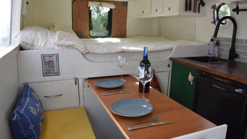 Barry – Unique off-grid oldtimer Mercedes 508 camper